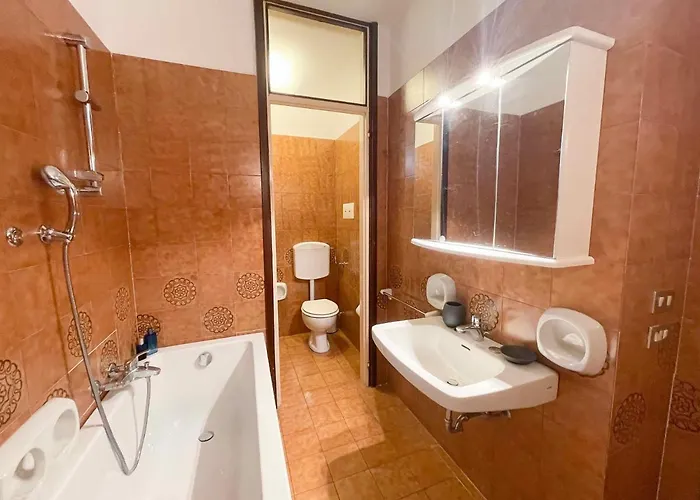 아파트 The Postcard By Design