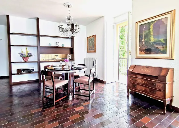 아파트 The Postcard By Design